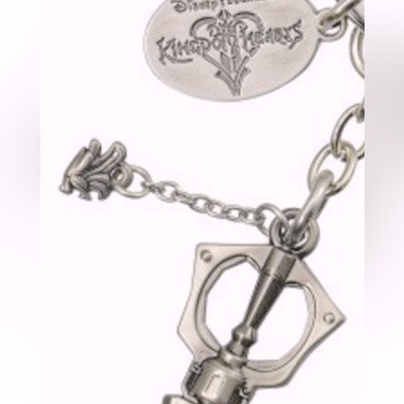 Kingdom Hearts - Sleeping Lion Keyblade Pewter Key Ring - Picture 3 of 3
